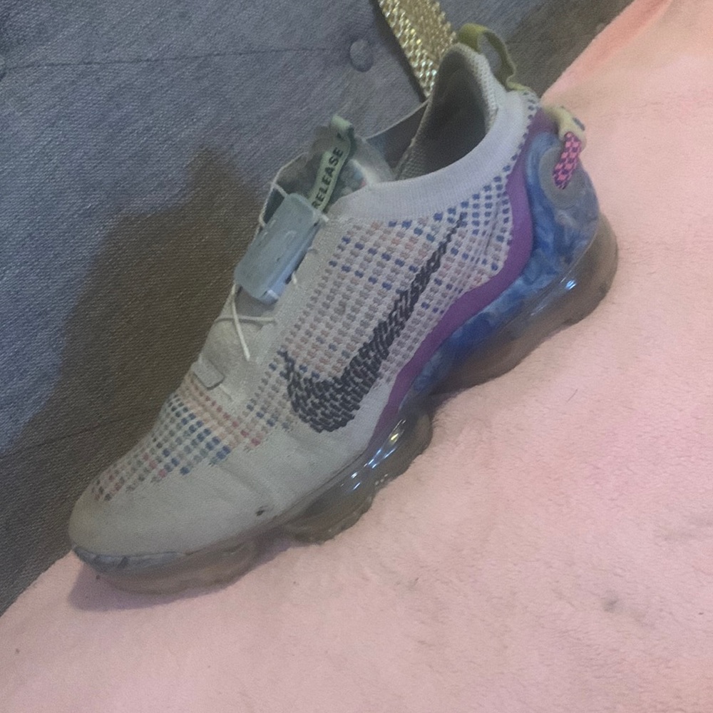 Nike Mens flynits 150obo size 11